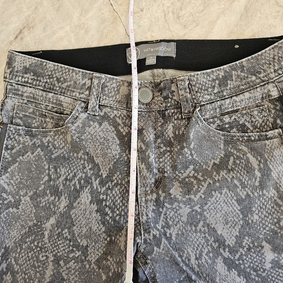 Wit & Wisdom Gray Snake Print Skinny Jeans Size 2 - Picture 5 of 7